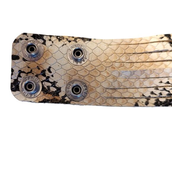 Snakeskin Patterned Women's Bracelet - Picture 3 of 7